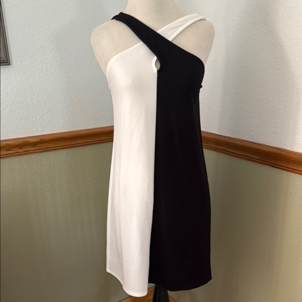Jodifl black & white Colorblock Criss cross sleeveless dress small